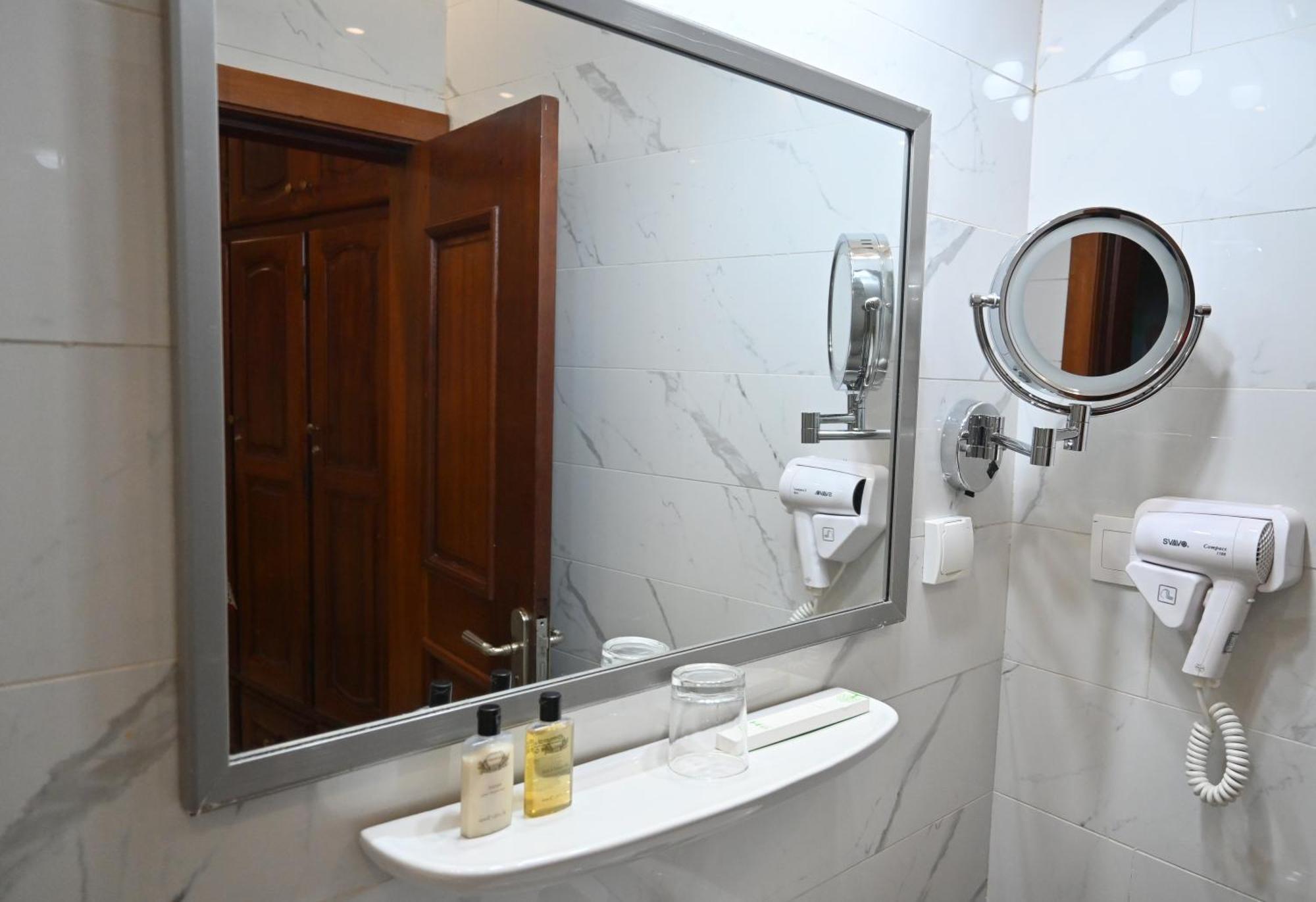 Grand Hotel Akwa Douala Extérieur photo
